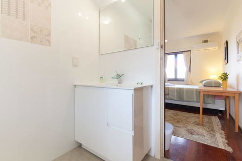 B8 Cafes, Resturants, UWA Close To SCGH - QLD Tourism 0