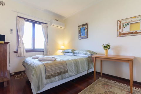 B8 Cafes, Resturants, UWA Close To SCGH - QLD Tourism 3