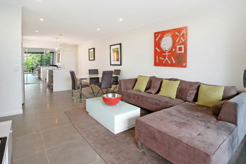 Back Of The Block Bulimba - Executive 3BR Bulimba Apartment With Leafy Outlook - QLD Tourism 1