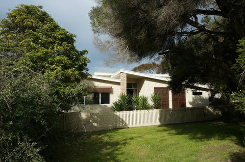 Baillieu Breeze - QLD Tourism 1