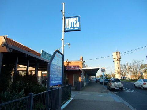 Bairnsdale Kansas City Motel - QLD Tourism 3