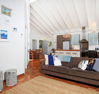 Balena  Culburra - Pet Friendly - 1 Min Walk to Beach - QLD Tourism