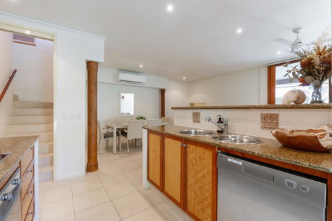 Balinese Beachfront Villa - QLD Tourism 1