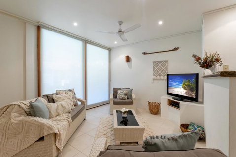 Balinese Beachfront Villa - QLD Tourism 0