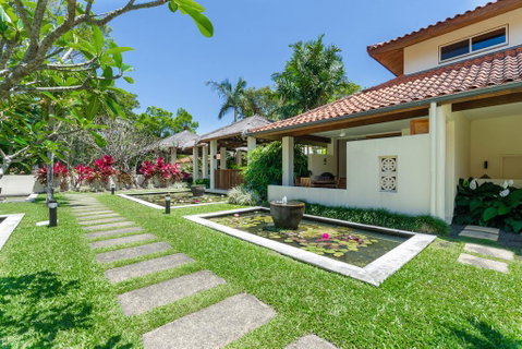 Balinese Beachfront Villa - QLD Tourism 3