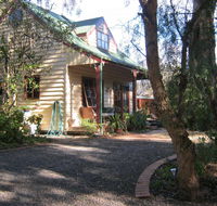 Ballarat cottages incorporating yarrowee cottage and Admirals cottage - QLD Tourism
