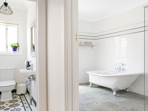 Ballogie Lodge - A Quality, Timeless Retreat - QLD Tourism 1
