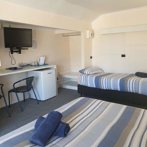 Bamboo Motor Inn - Queensland Tourism 3