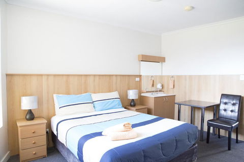 Bamboo Motor Inn - Queensland Tourism 1
