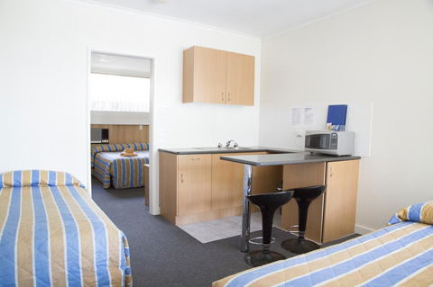 Bamboo Motor Inn - Queensland Tourism 0