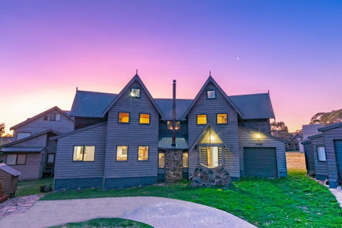 Banjo's Chalet, Alpine-getaways - QLD Tourism 0