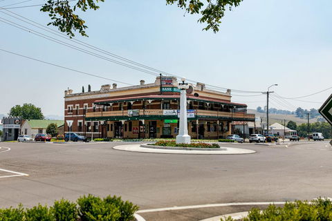 Bank Hotel Dungog - QLD Tourism 0