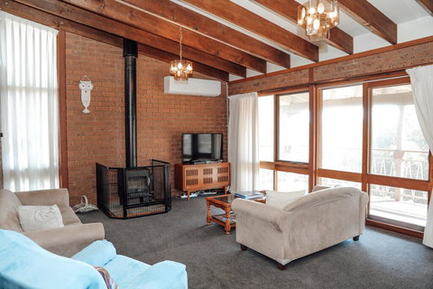 Banksia Beach House - QLD Tourism 1