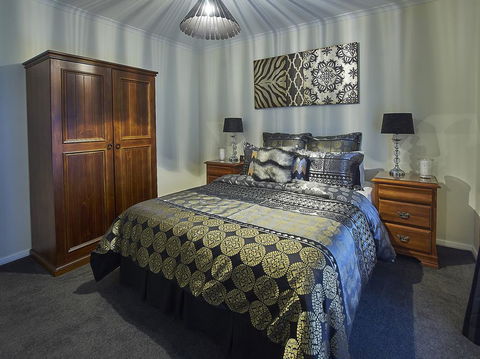 Barossa Elegance - Queensland Tourism 1