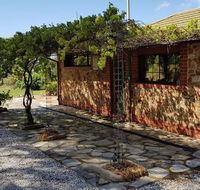 Barossa Glen - Henri's Cottage - Bed  Breakfast