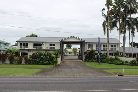 Barrier Reef Motel Innisfail - Queensland Tourism 1