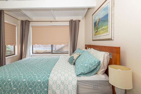 Batehaven Beach House - Queensland Tourism 3