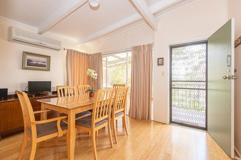 Batehaven Beach House - Queensland Tourism 1