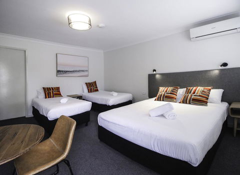 Batemans Bay Hotel - Queensland Tourism 3