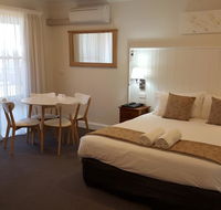 Bathurst Gold Panner - Queensland Tourism