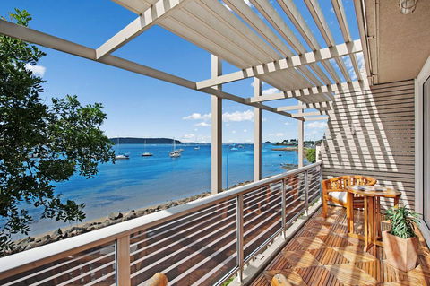 Bay Breeze Boutique Accommodation - Queensland Tourism 1