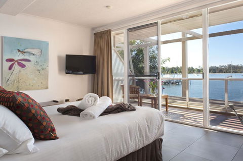Bay Breeze Boutique Accommodation - Queensland Tourism 3
