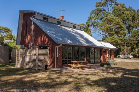 Bay Retreat Port Arthur - QLD Tourism 0