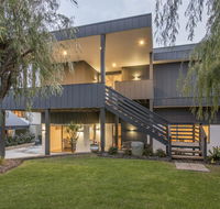 Bay View Retreat - Stunning Ocean Views and 300 metres To Beach - Queensland Tourism