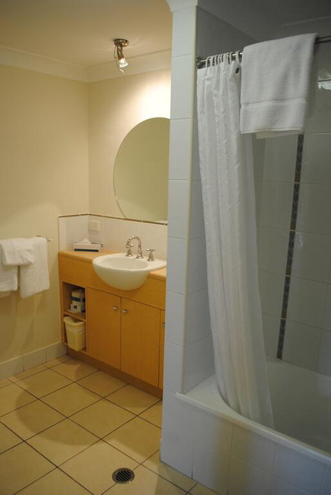 Bay Village Tropical Retreat & Apartments - QLD Tourism 3