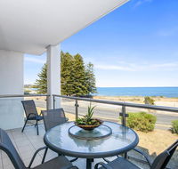 Bayline Beachfront Apartment no 4 - QLD Tourism