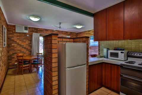 Bayside Holiday Apartments - QLD Tourism 3