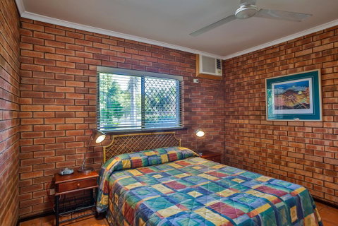 Bayside Holiday Apartments - QLD Tourism 1