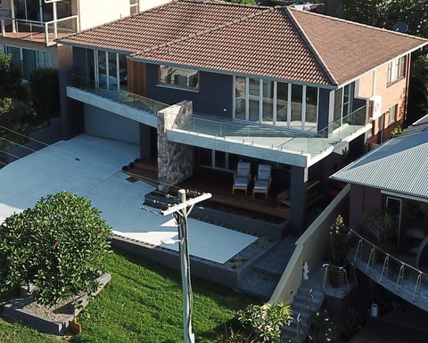 BEACH BREAK, 34 CLIFF ROAD - QLD Tourism 1