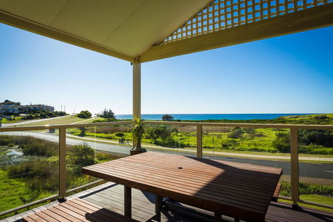 Beach Breakers Apartment - Stunning Views - QLD Tourism 1