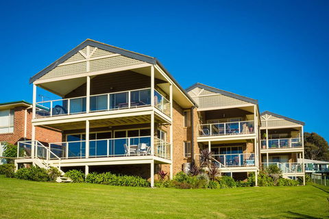 Beach Breakers Apartment - Stunning Views - QLD Tourism 2