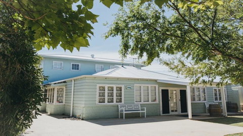 Beach Buoys House - QLD Tourism 3
