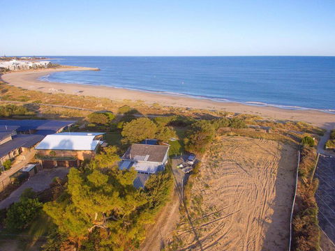 Beach Cottage In The Heart Of Mandurah - Queensland Tourism 1
