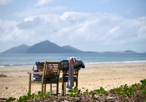 Beach Daze - QLD Tourism 0