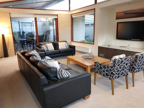 Beach Haven - QLD Tourism 0