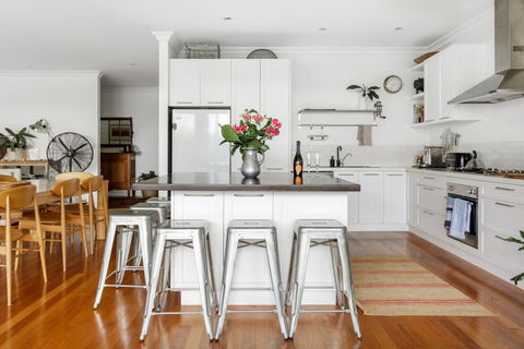 Beach House Avalon - Queensland Tourism 0