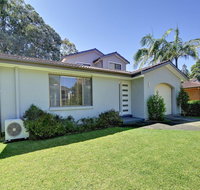 Beach House' 8 Mistral Close - large house with aircon - QLD Tourism