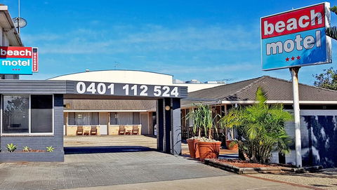 Beach Motel Woolgoolga - QLD Tourism 0