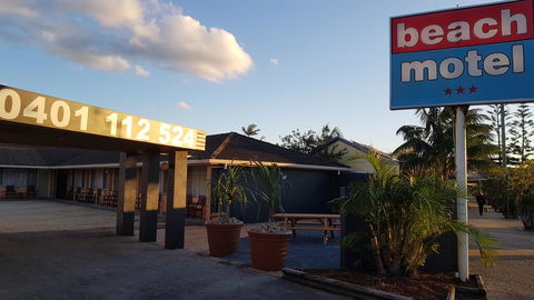 Beach Motel Woolgoolga - QLD Tourism 1