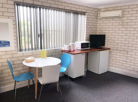 Beach Park Motel - Queensland Tourism 1