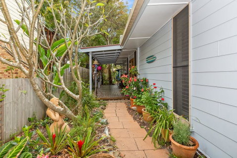 BEACH RETREAT - QLD Tourism 0