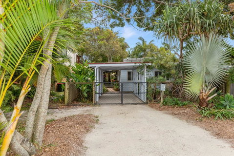 BEACH RETREAT - QLD Tourism 2