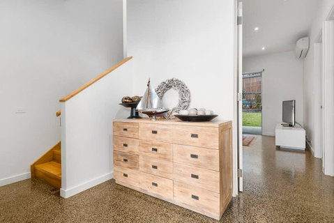 Beach Road Luxury With Ocean Views - QLD Tourism 3