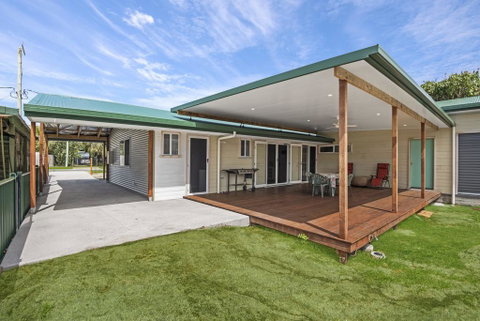 Beach Shack On Towners - QLD Tourism 3
