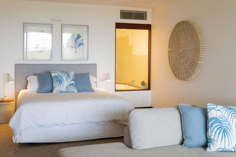 Beach Suites - QLD Tourism 3
