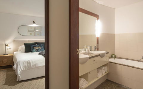 Beach Suites - QLD Tourism 1